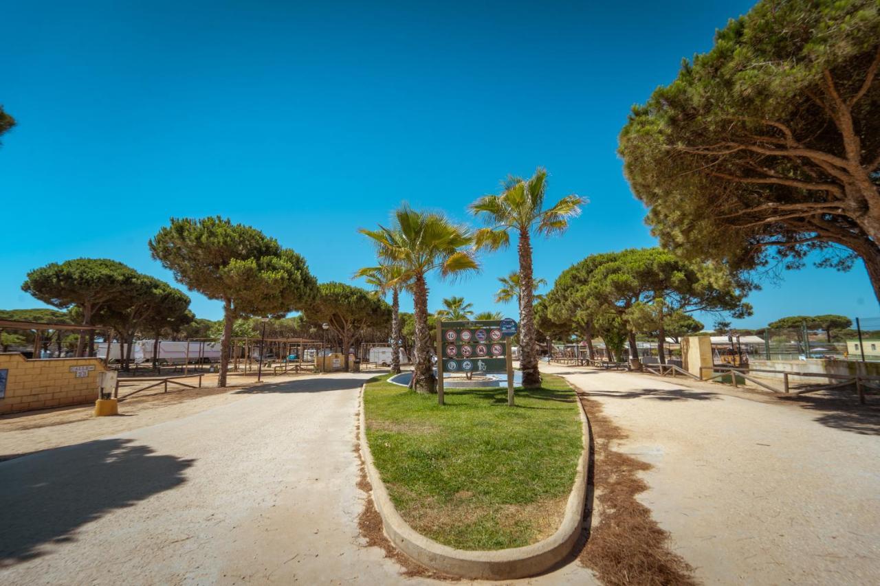 Kampaoh Doñana Hotel Mazagon Bagian luar foto